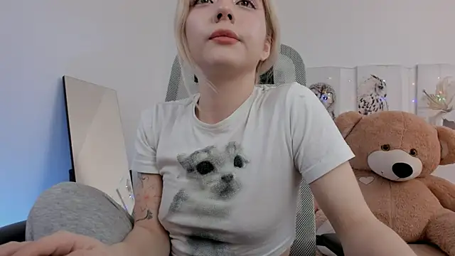 AuroraWrenfield online show from March 31, 4:56 am