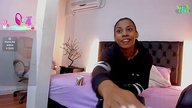 Snapshot of ivi_lopez chatting on October 2, 11:48 am ivi lopez online show from October 2, 11:48 am