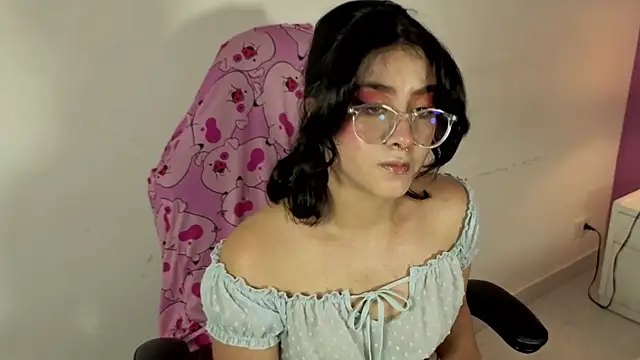 Snapshot of LiLLiAnderson chatting on October 17, 1:36 pm LiLLiAnderson online show from October 17, 1:36 pm