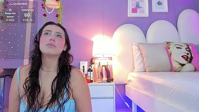 my aleja  online show from November 22, 1:14 pm