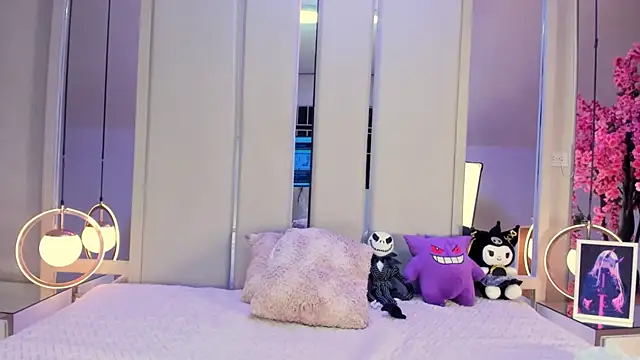 VesperVelvet online show from October 24, 9:11 pm