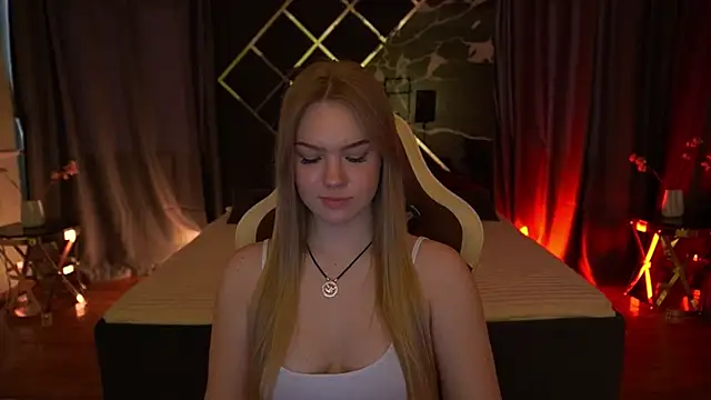 CelesteNoir online show from April 13, 1:12 pm