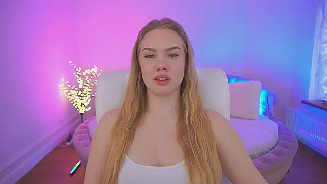 CelesteNoir online show from February 17, 9:19 am