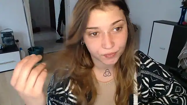 Snapshot of Aliens4twenty chatting on September 29, 8:08 am Aliens4twenty online show from September 29, 8:08 am