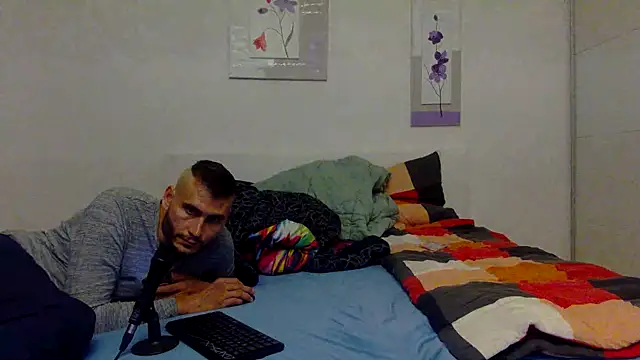 hornycouplefuck12 online show from September 13, 8:50 pm