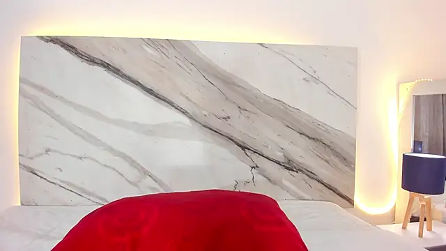 thamiina  online show from December 1, 7:05 pm