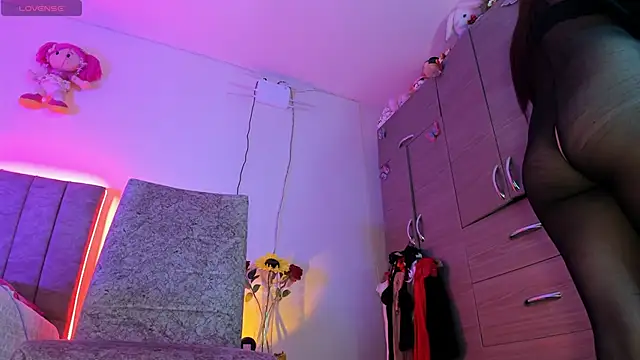 hot Dariana pantyhose online show from April 5, 1:54 pm