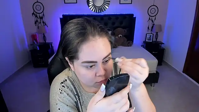 LolaVillalobos online show from April 17, 12:18 pm