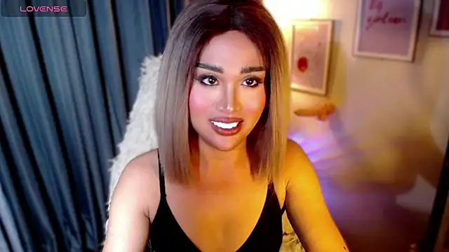 urmidnightcravingsxx online show from May 27, 7:44 pm