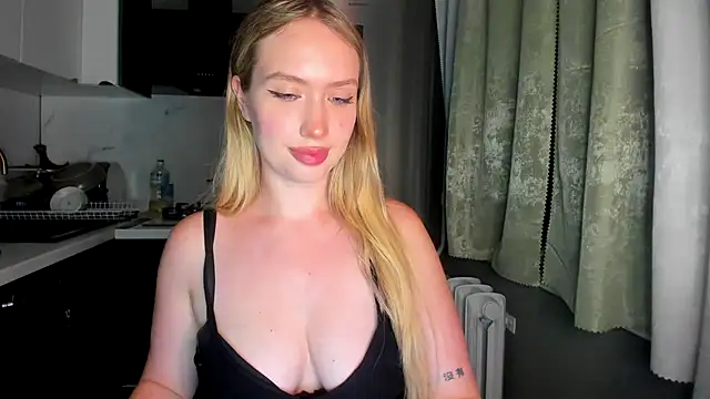 Snapshot of NicoleRiccii chatting on September 27, 10:50 pm NicoleRiccii online show from September 27, 10:50 pm