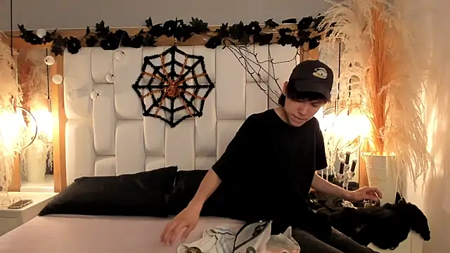 Daphne And Roger online show from October 17, 11:35 am