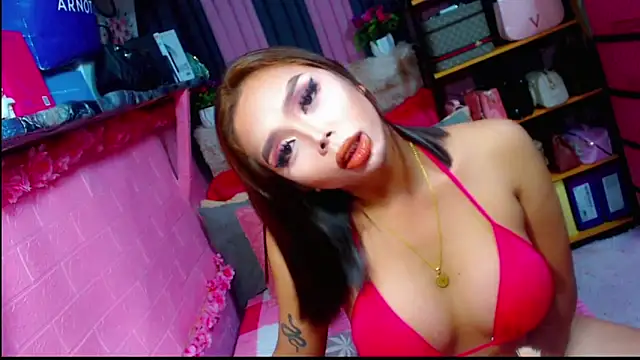 Snapshot of MoniqueCeleste chatting on October 19, 5:15 pm MoniqueCeleste online show from October 19, 5:15 pm