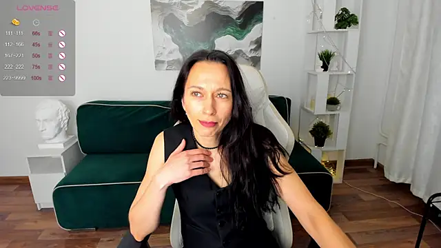 Snapshot of RubiHarlot chatting on October 22, 1:10 am RubiHarlot online show from October 22, 1:10 am