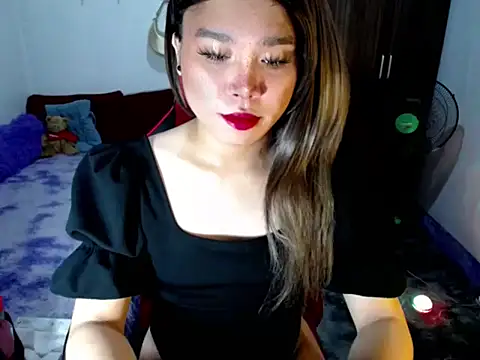 Urassiansweetcummer online show from March 17, 2:48 am