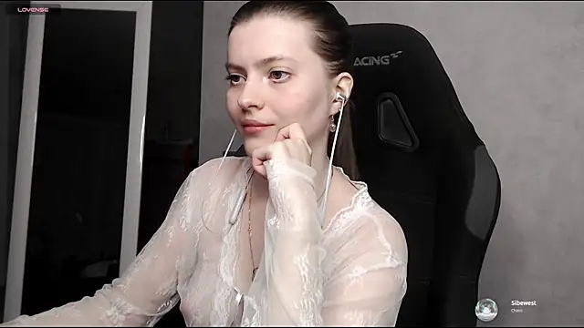 cute elfy  online show from October 7, 4:00 pm