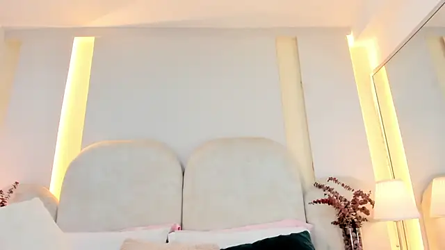 SalomeeBell online show from January 10, 1:32 am