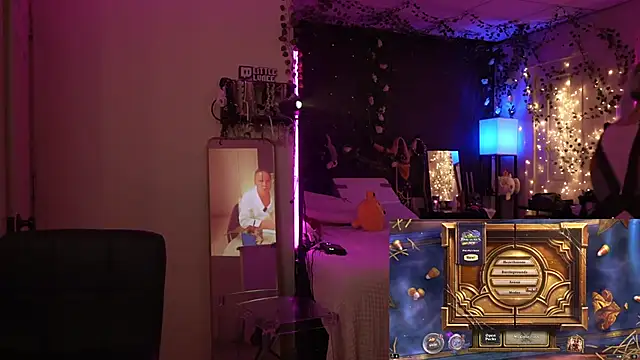 Snapshot of littlelune chatting on October 12, 12:24 am littlelune online show from October 12, 12:24 am