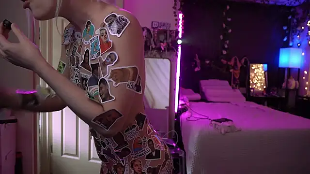 Snapshot of littlelune chatting on October 18, 9:16 pm littlelune online show from October 18, 9:16 pm