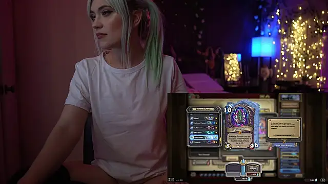 Snapshot of littlelune chatting on October 1, 2:38 am littlelune online show from October 1, 2:38 am