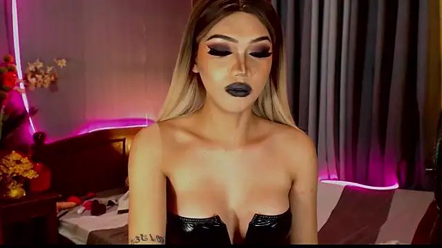 Unforgettablejulia online show from October 26, 7:31 pm