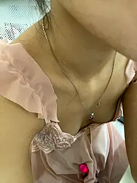Snapshot of Mina048 chatting on October 2, 12:37 am Mina048 online show from October 2, 12:37 am