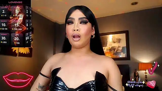 FridaHumphrey online show from April 8, 7:05 pm