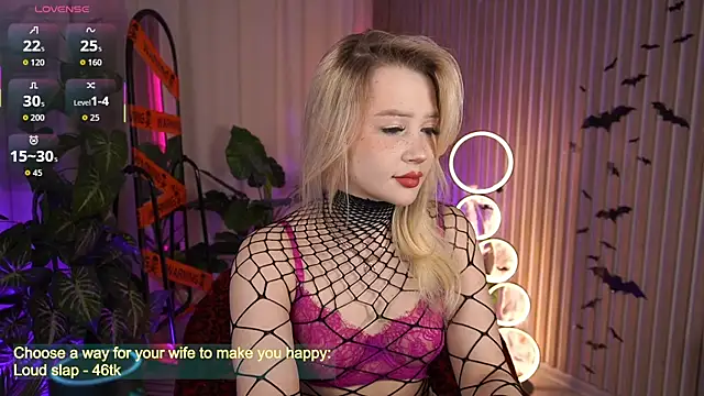 LauraWifeness online show from October 27, 6:31 am