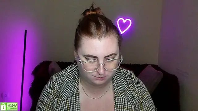 Snapshot of Alicia_love00 chatting on September 23, 5:27 am Alicia love00 online show from September 23, 5:27 am