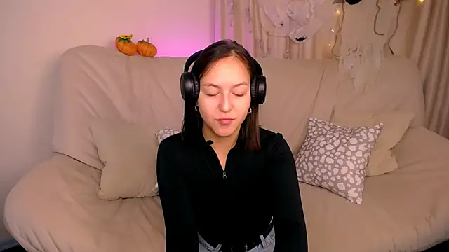 CindySparkl online show from October 23, 3:45 am