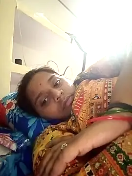 Snapshot of Hot_crety chatting on October 30, 1:01 pm Hot crety online show from October 30, 1:01 pm