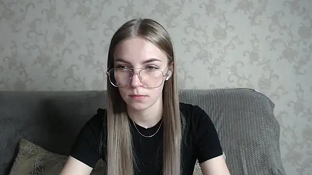 HitGyrl online show from February 25, 1:04 am