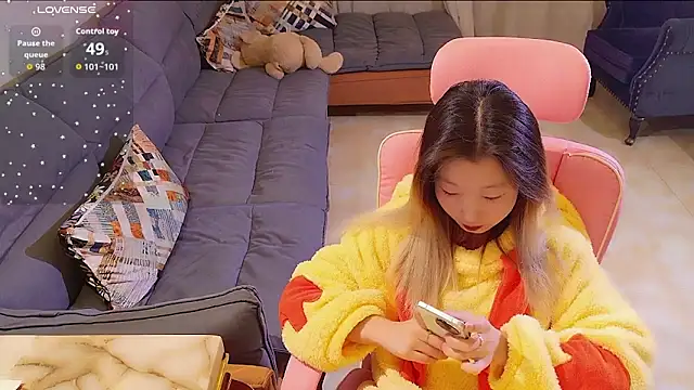 Deserve E online show from October 17, 1:25 pm