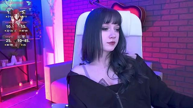 LiliLuna online show from January 12, 4:45 pm