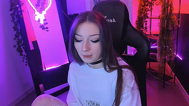 LiliLuna online show from September 21, 1:21 pm