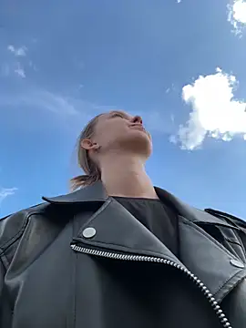 ElliRose online show from September 27, 9:38 am