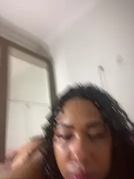 jhennyfer online show from March 17, 5:33 am