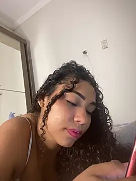 jhennyfer online show from March 27, 4:14 am