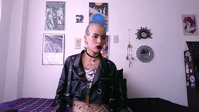 plutonbluemooon333 online show from September 24, 7:57 pm