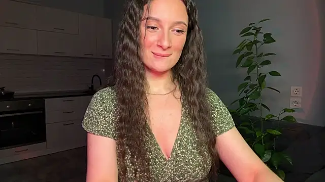 Luna Raee online show from November 24, 6:32 pm