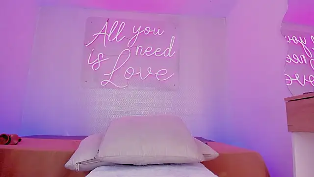 aleksandramiller  online show from March 11, 4:31 pm