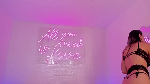 aleksandramiller  online show from April 16, 1:00 pm