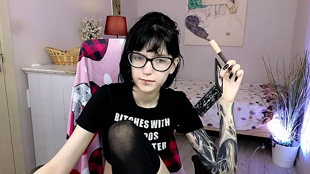 HazelTompson online show from December 3, 8:44 pm