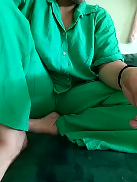 Mroma89six online show from October 31, 1:26 pm