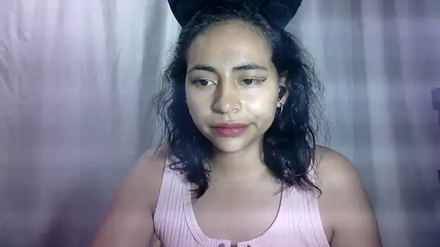Snapshot of Anabelhotxx16 chatting on October 6, 2:17 am Anabelhotxx16 online show from October 6, 2:17 am