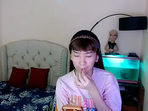 ShantalFoxxy  online show from March 26, 9:00 am