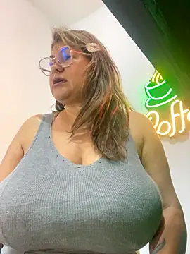 Snapshot of AlexxiaaMat chatting on September 12, 11:18 am AlexxiaaMat online show from September 12, 11:18 am
