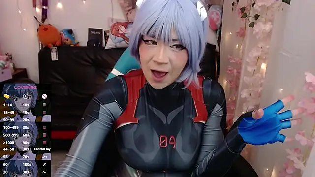jadedelux  online show from May 13, 7:52 pm
