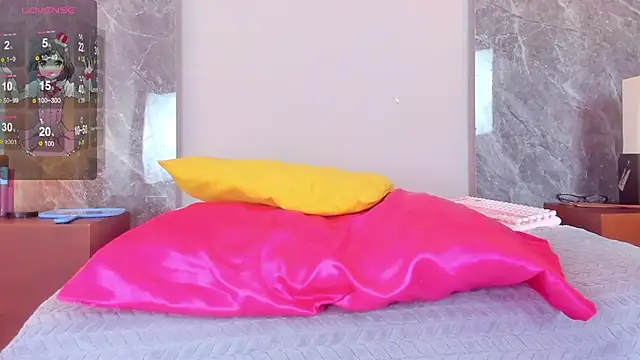 Emma hunter  online show from December 5, 4:56 am