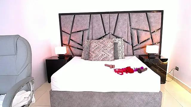 JeinnoveMontenegr0 online show from February 15, 7:51 am