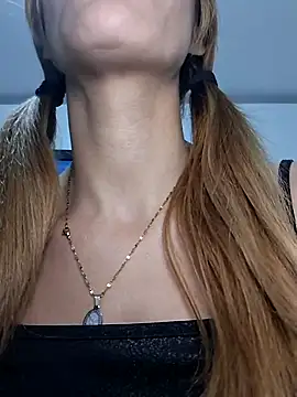 Elianasuarezz online show from May 28, 11:08 am